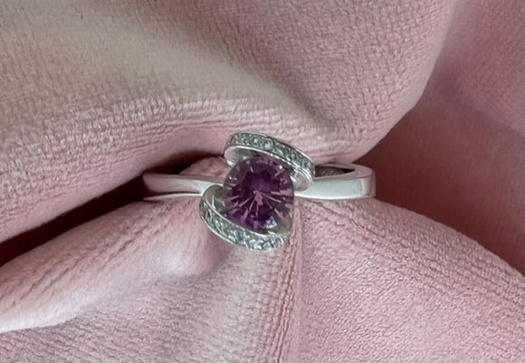 PINK SAPPHIRE & DIAMOND RING